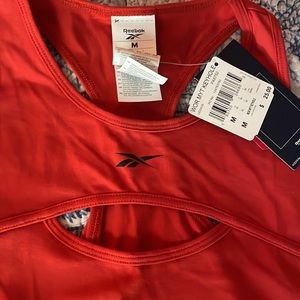 NWT Reebok Red Keyhole tank - M